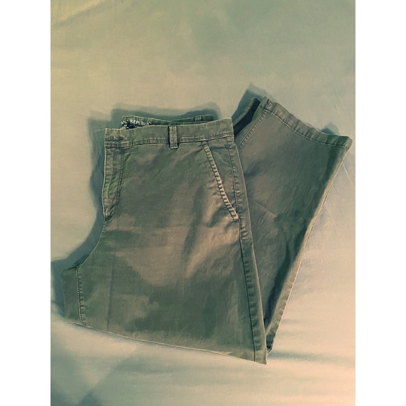 Banana Republic Boyfriend Crop Chinos - Picture 2 of 4